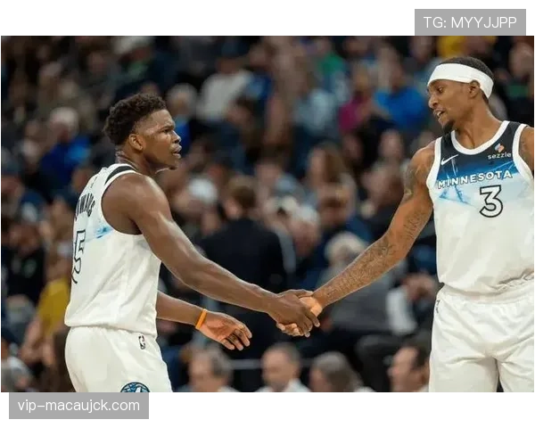 森林狼爱德华兹跑者膝伤势未愈，麦克丹尼尔斯膝盖伤情每周观察